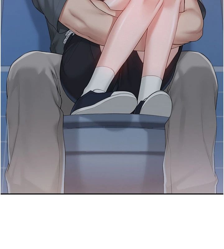 校園成人禮第57話-躲在男廁親密接觸